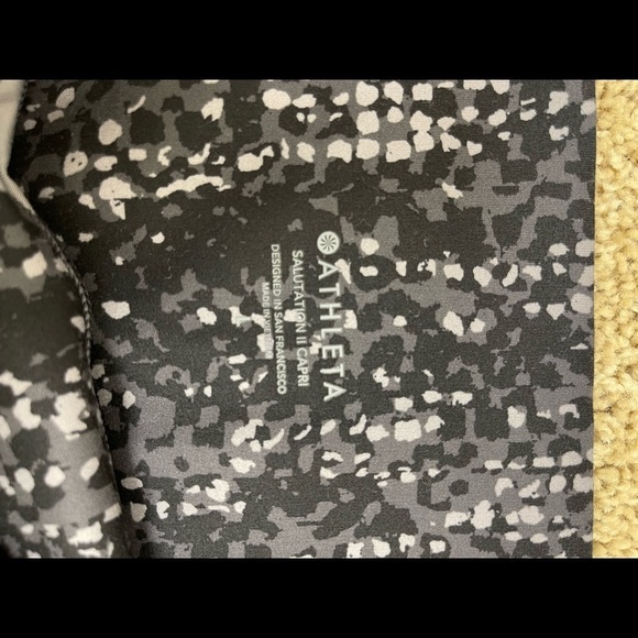 Athleta Salutation II Capri Stash Pocket - size large - Picture 4 of 12